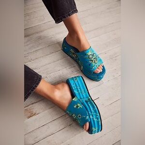 ‼️RARE‼️🎸Free People🎸🔥NWT🔥Harbor Brocade Platform Sandal in Celeste Blue— 7.5